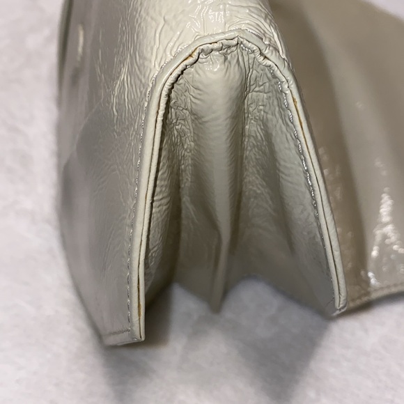 HOBO Cream Patent Leather Handheld Envelope Clutch EUC - Picture 12 of 15